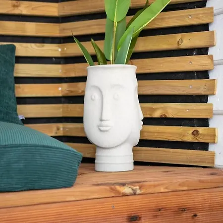 아파트 The Yellow Door