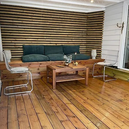 아파트 The Yellow Door *