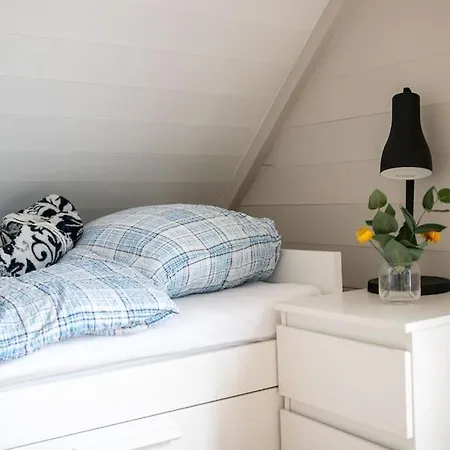 아파트 The Yellow Door *