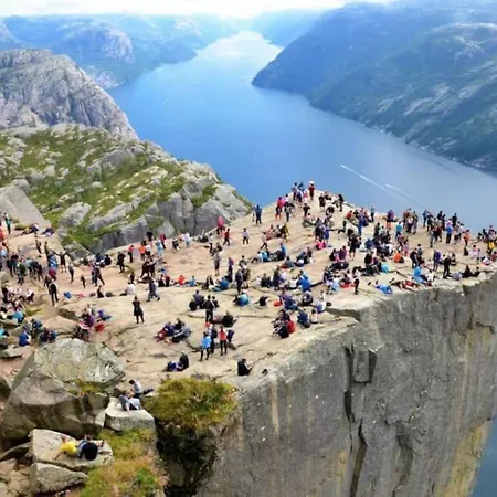 The Yellow Door * 스타방에르