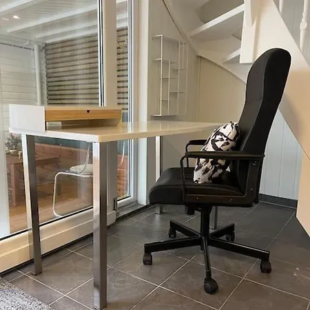 아파트 The Yellow Door *